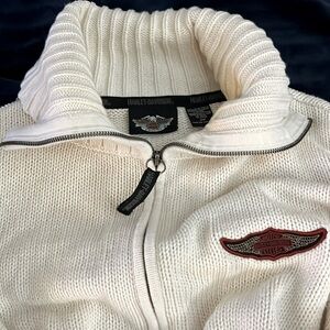 Very nice HARLEY DAVIDSON women’s sweater. Size 2W